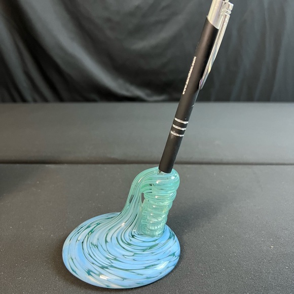 Vintage Hand Blown Art Glass Pen Holder & Paperweight 2.5” Tall Swirled Blues. - Picture 4 of 6